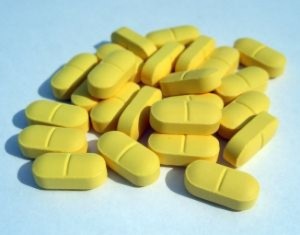 Медикаментозные препараты могут окрашивать сперму в желтый цвет